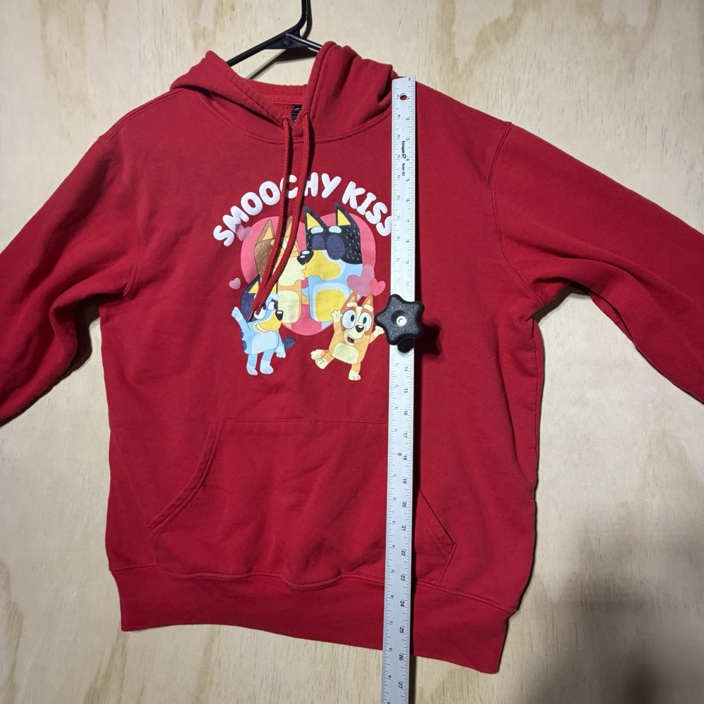 Bluey Adult Large Red Smoochy Kiss Hoodie Bandit Chilli Bingo Graphic Pullover - Picture 5 of 9